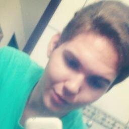 Tenho 19 anos, sou do tipo que AMA os amigos e família .Chorão,ciumento ,bobo ,alegre ,etc...Tenho 2 metros e não gosto do meu tamanho ! :)