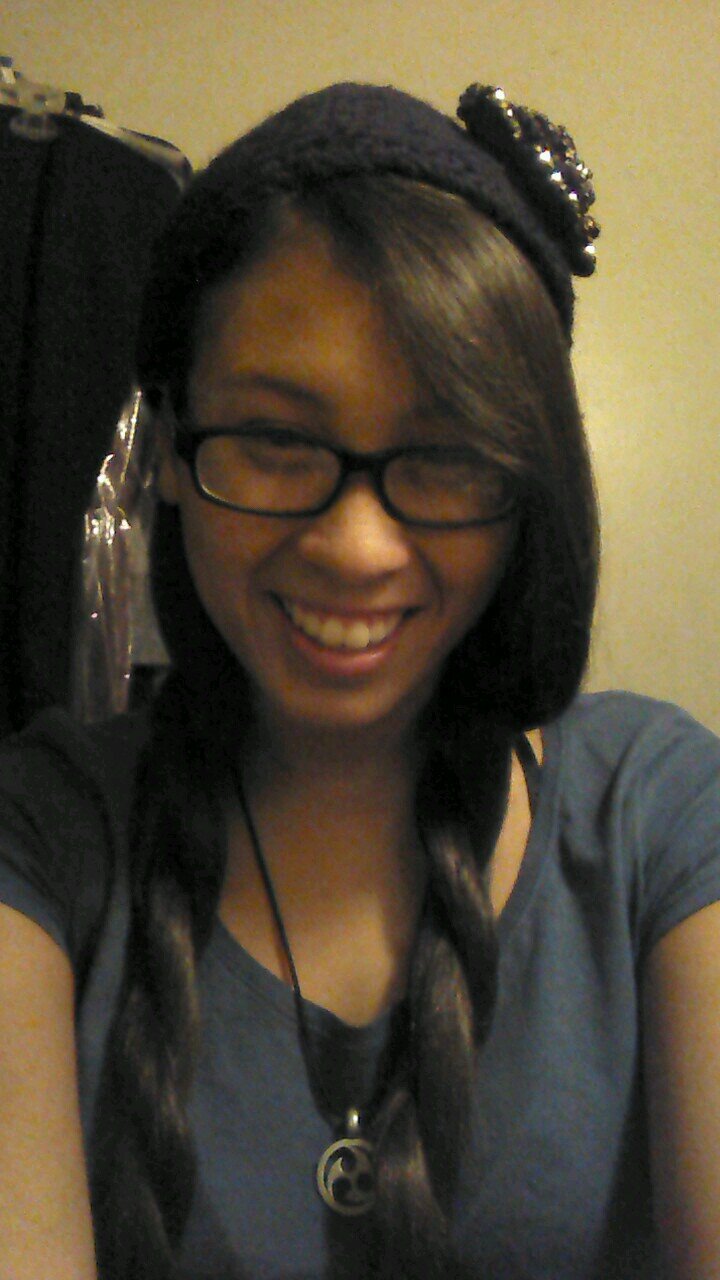 Hi blue is a cool colour. tacos are crunchy. and there are apples the size of my face. xD