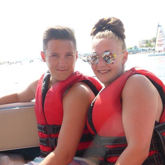 Carliee_2's profile picture. Live the life you love