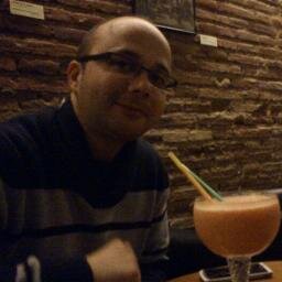 Farmacéutico y estudiante o estudiante y farmacéutico, ya no lo sé... 
Novato en ésto