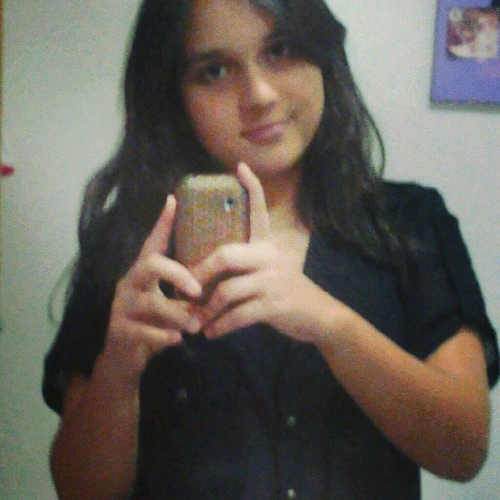 Não te trago flores, Porque elas secam e caem ao chão   Instagram : IsabelaVBF Facebook : Isabela Vilas Boas Ask.fm : IsabelaVBF Novo tt : IsabelaVBF