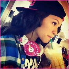 I'm following everyone follow me i'm
ARIANATOR
Zwagers,bellarina,Peytonator,Oneditectioner
,Jelenator and i'm speak too french and spanich
