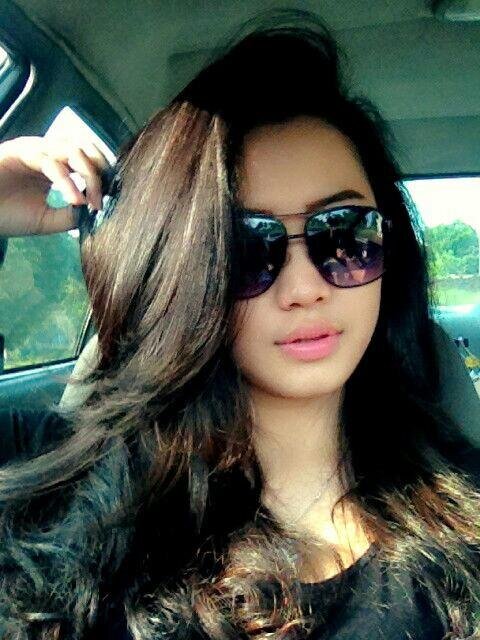 I'm 21 years old. Live simply. Love seriously. Care deeply. Allah SWT is my lord. Anything to make my mama happy. ♥☺