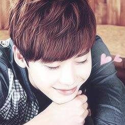 อันยอง~ ผม ลี จงซอก ผมน่ากินไหมครับ นานึนโชวานอรึล ฟอลมาสิครับเเล้วคุณจะรู้ว่าผมน่ากินมากเเค่ไหน