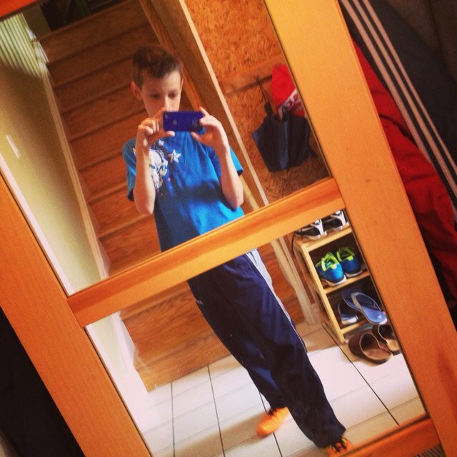 Baca Live 4 ever, Baca like raw food,Baca cant swim, I will put u on the chopping block! Jokes i like cod and minecraft :) and benjs