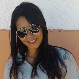 simples, humilde, extrovertida, amiga....