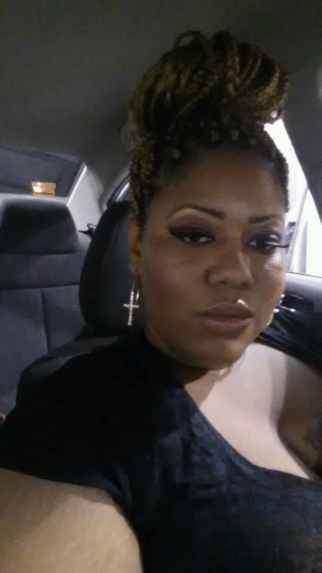 LIVN AND LOVN LIFE TO THE FULLEST. ITS ALL ABOUT MY FAM AND GETTN MONEY.