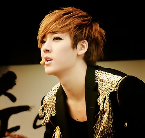 role player of kevin woo from U-kiss - lead vocalist - 91 - the best dancer in Ukiss - call me mervin!