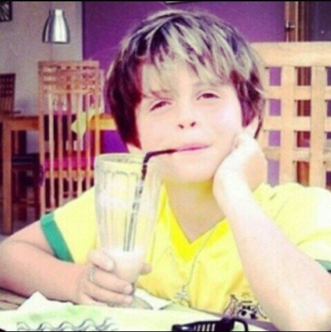 wey hey free follow but it would be nice if you followed @janoskian_rauhl she follows back stay gucci