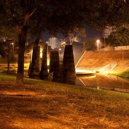 Automobilismo, pizza, livros, filmes, família.