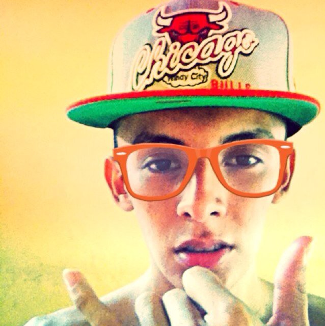 im 18 single ladies living an awesome life live in elsalvador follow. ill follow back 
BBPin--2AC4695F