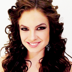 Perdido pelas ruas ,Paro em cada esquina ,Sustento essa vontade Quero sentir você @Lua_Blanco ♥