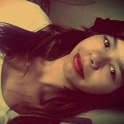 Sou super simpática,mais sou chata tambem! #Amo ouvir musica,gosto de Chocolate e sou irmã da  Bê Chatinhaaa @kerolayneduart1 ;)