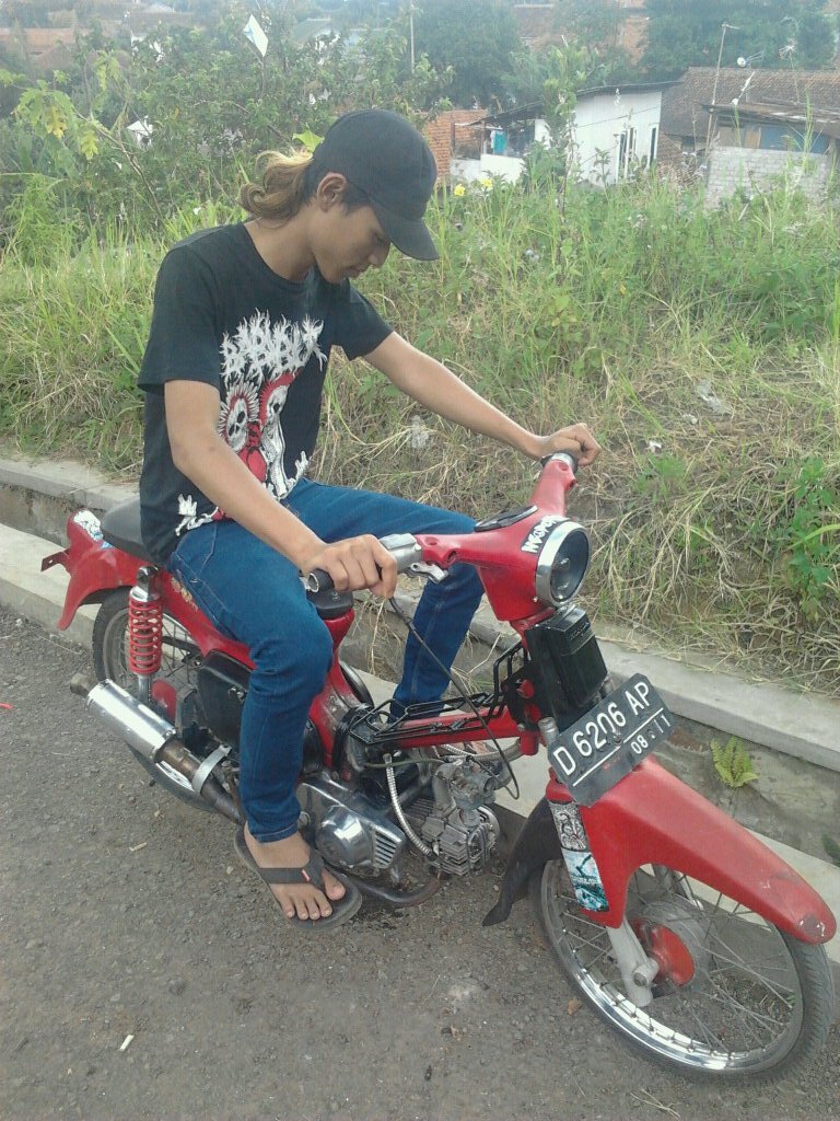 yoga_berontak's profile picture. 