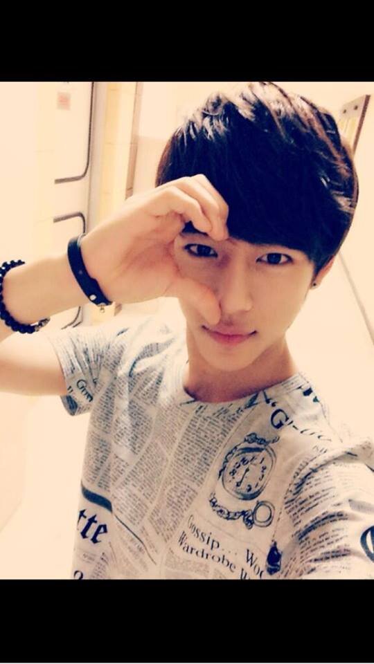 บังเอิญว่าติ่งหลายวง : EXO BTS B.A.P INFINITE SHINEE BTOB BOYFRIEND BIGBANG B2ST (ติ่งทุกสถาบัน)