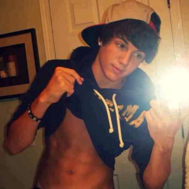 •Michael Aaron Bridges•
Cali Raised. 17. New to Alabama
Love to meet people
Just follow me(: