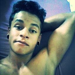 Tanta gente que me odeia, afinal se eu fosse dar atenção a tudo oque pensam sobre mim, eu estava ferrado ♪♪     http://t.co/MrzoH3lvN0