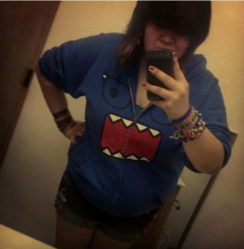I'm Nikki, Sleeping with sirens and Jamestown Story are my life! I love Kellin Quinn and Dale ^•^ Follow back bitches ;) Instagram== @xxdrop_dead_nikkixx