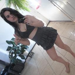 Tenho 18 anos sou confusa, feliz, timida, indecisa,sensível, capricorniana, solteira, romantica ...
 follow?