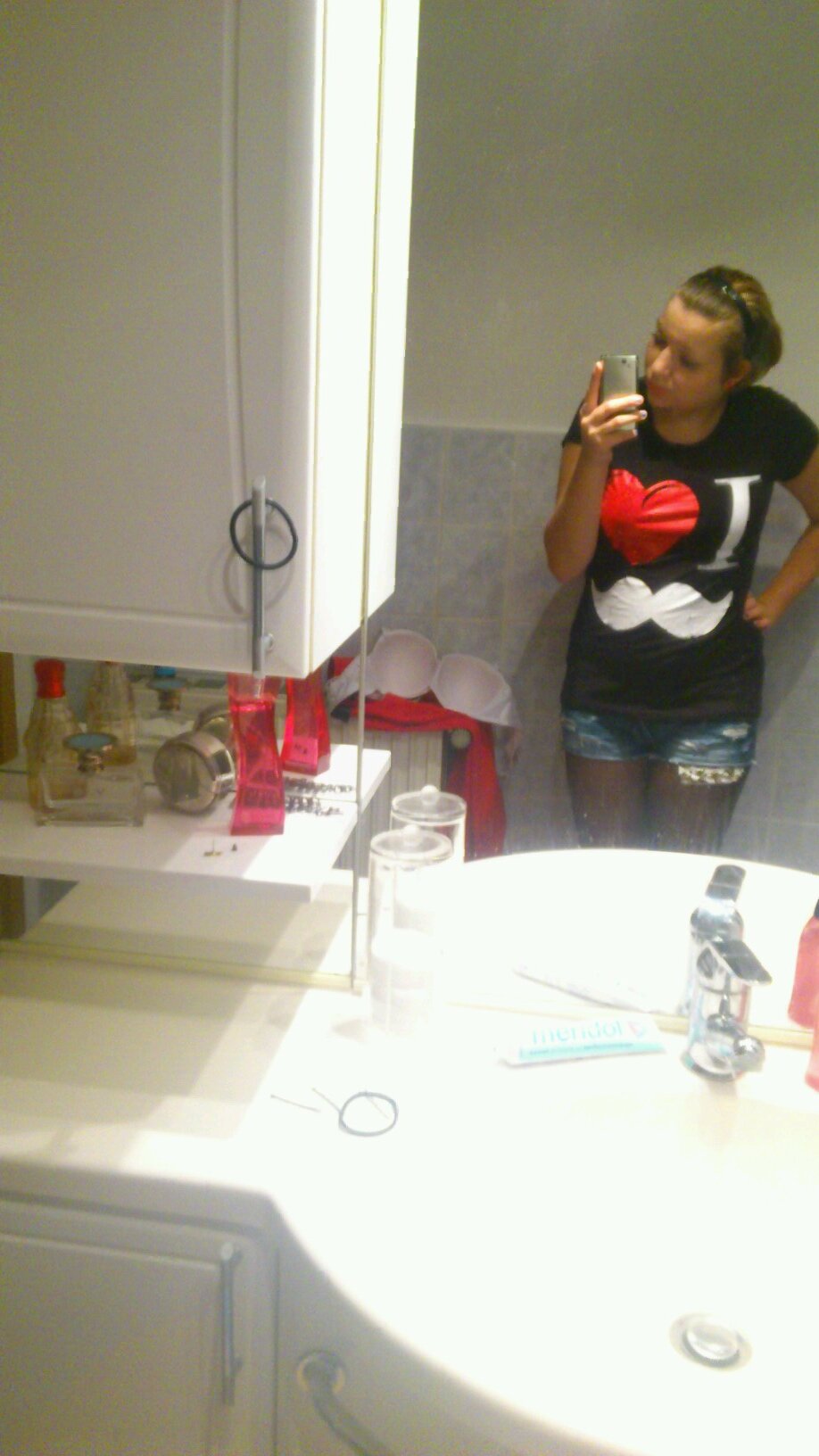 maikee:b 14 *-* Follow me than i follow you :)