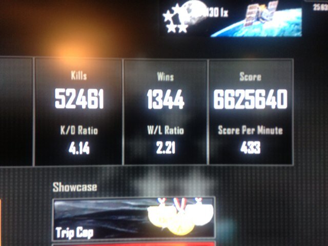 Competitive Call of duty player on Xbox 360 beast at League play and looking for good players to play with here on twitter just @ me!