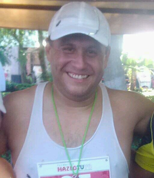 tiburón rojo de hueso colorado, correr es mi actividad deportiva favorita, y amigo de los amigos
