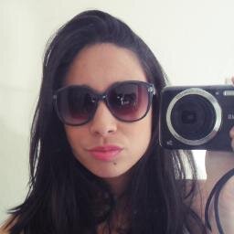 - Felicidade é conhecer a Deus, ter uma família boa, um amor verdadeiro e amigos pra contar. Casada com @IFLira ♥