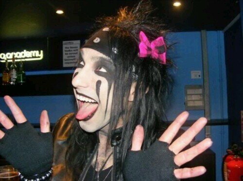 LechVero's profile picture. I LOVE bvb, a7x, Eminem, Lordi. Iam CC's fan girl! follow me i follow you! :-P