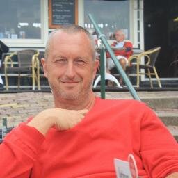 geëngageerd - positief - geel&rood - humor - papa van 3 dochters - groen - genietend