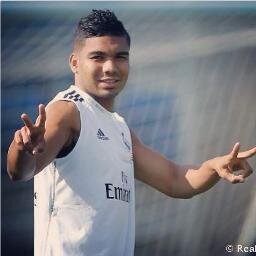 É iincrível como só vsee conseegue me faazer feliiz apeenas ao sorrir *--*   @Casemiro_92 
25/01/13 sz