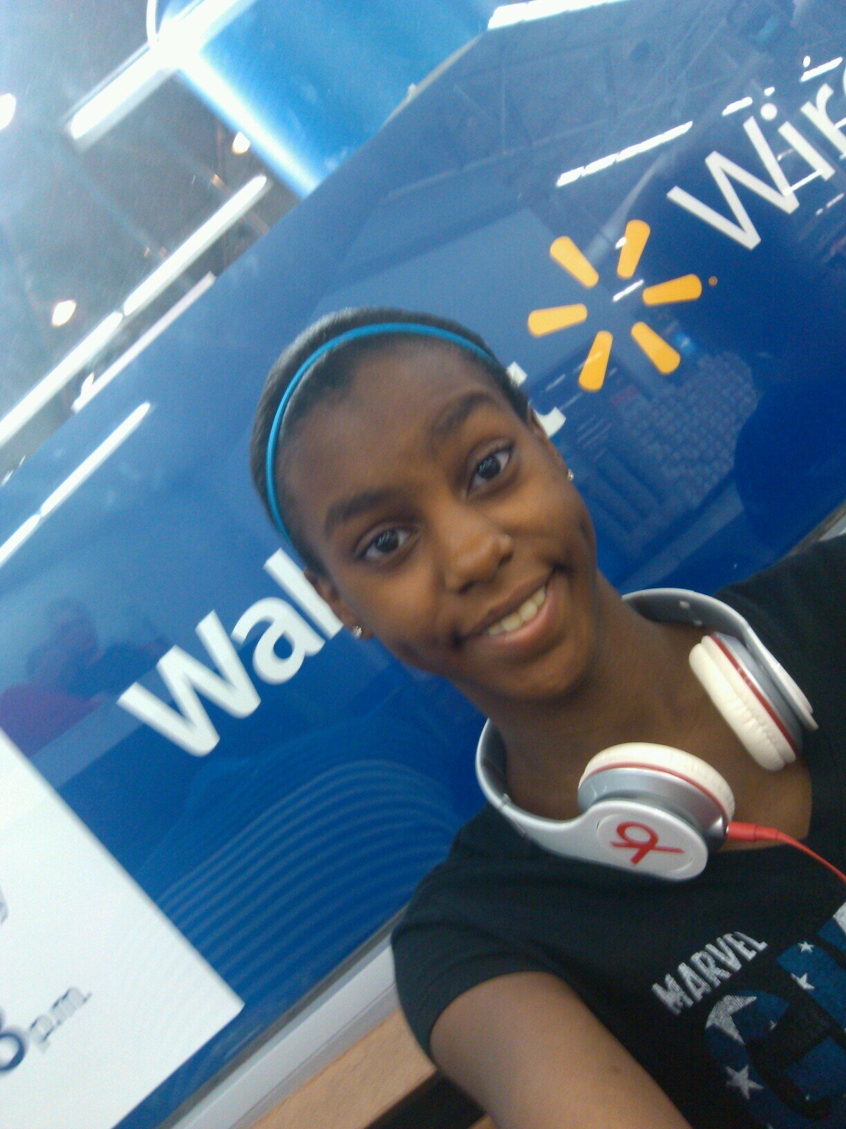 Well , iM Funsized ! iN Ah Happy Relationship . GOT DIMPLES ! ON BOTH SIDES ! Hahaha .