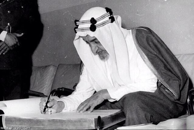 تغَّريداتي هَي مٌجرد سٌطور أعجَبتنَي وليْست كلهاََ تعبر عن َحالتّي المزاجيہّہّ . فـَّ حياتيي !/ لاتنطرح أمام أنظار الجمييعع. . . ♡ ♡