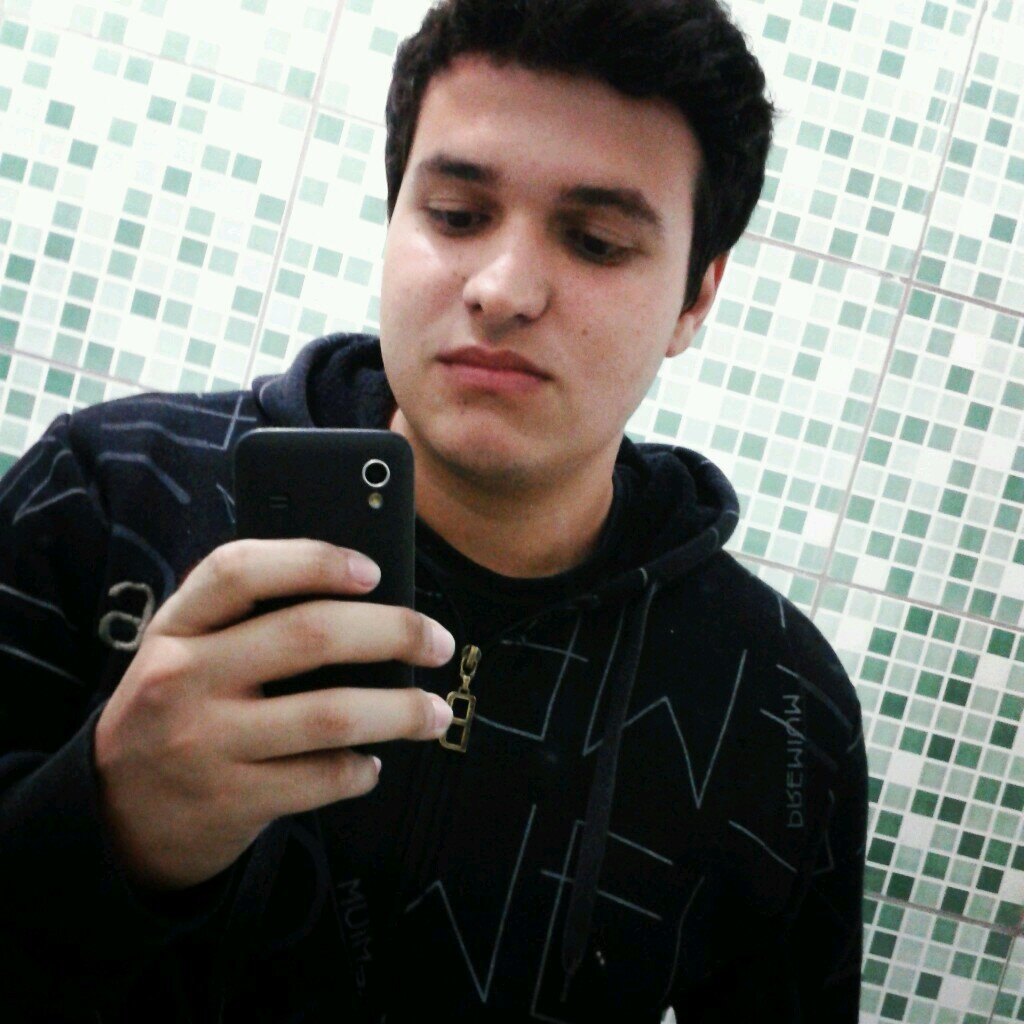 Muito prazer,sou o muleke bobo criadao da vó, só da @_naopresto :)