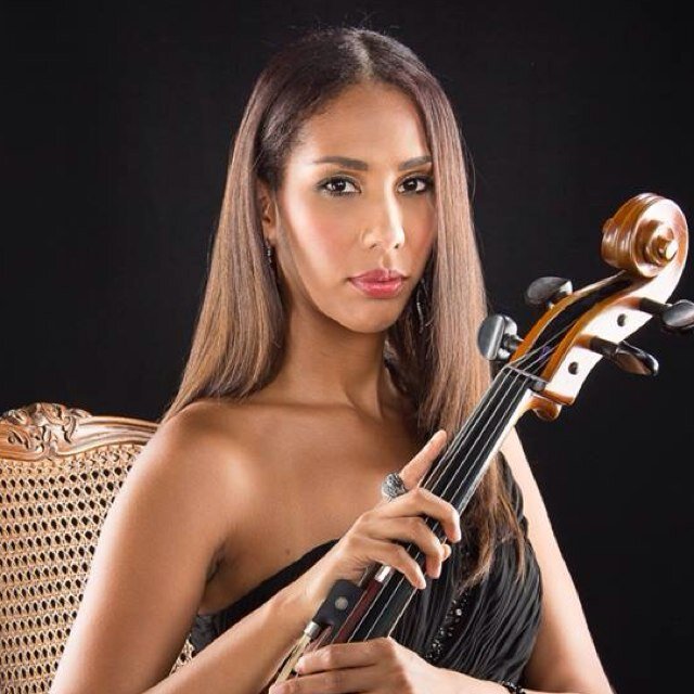 Cellista venezolana Lic. ejecución instrumental UNEARTE. Prof. de Violoncello. Mis intereses son sobre la música clásica. Conciertos, master class, etc.