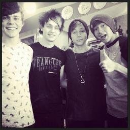 ~follow my main acc @daisyxCLH :)x ~
