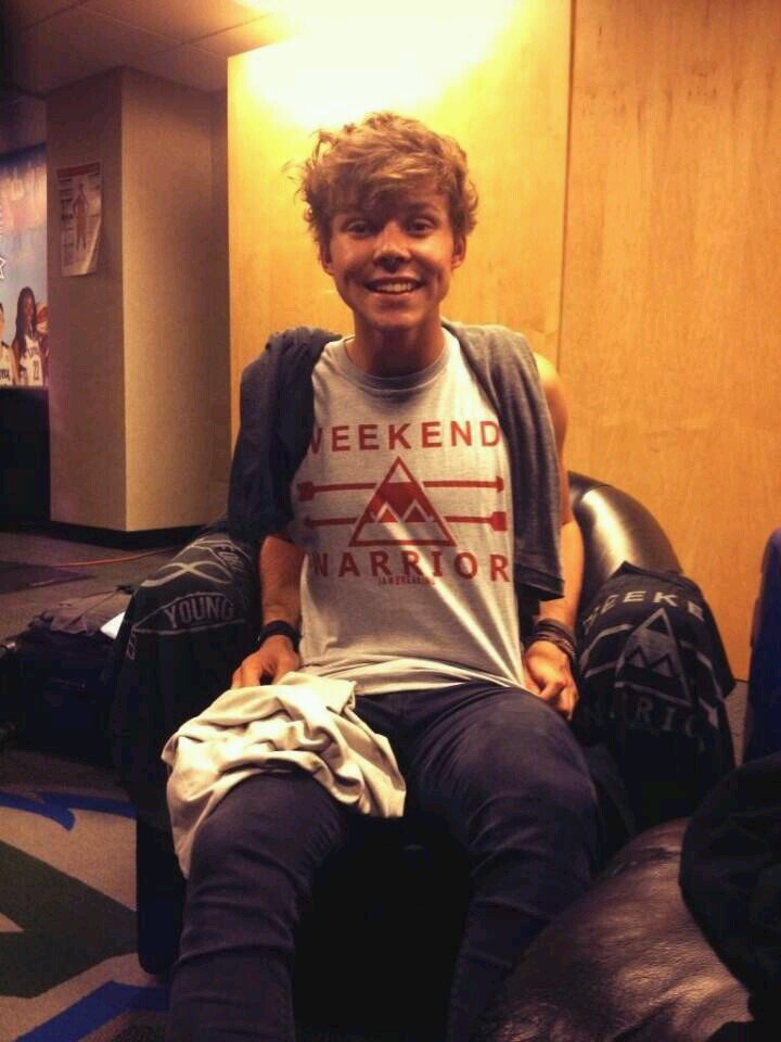 allaboard5sos's profile picture. And here I am, tweeting to and about 4 boys who changed my life, but will never know I exist.