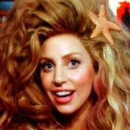 2008- Que talentosa essa Lady Gaga.
2009- Sou um fã de Lady Gaga.
2010- Sou um Little Monster!
2011-Estou obcecado por Lady Gaga.