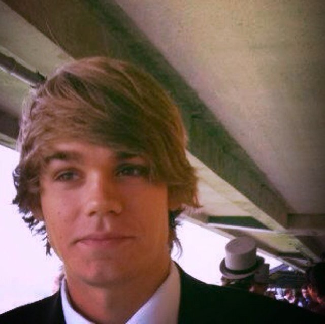 Insta: Joeyx007 | NF = FB | Geboren in Spanje'' Hobby's; muziek, voetbal, dansen, snowboarden, whatapss en chillen en vakantie !! Liefde voor; friends & Family