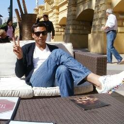 Danzch's profile picture. Hay días que miramos y nos parecemos