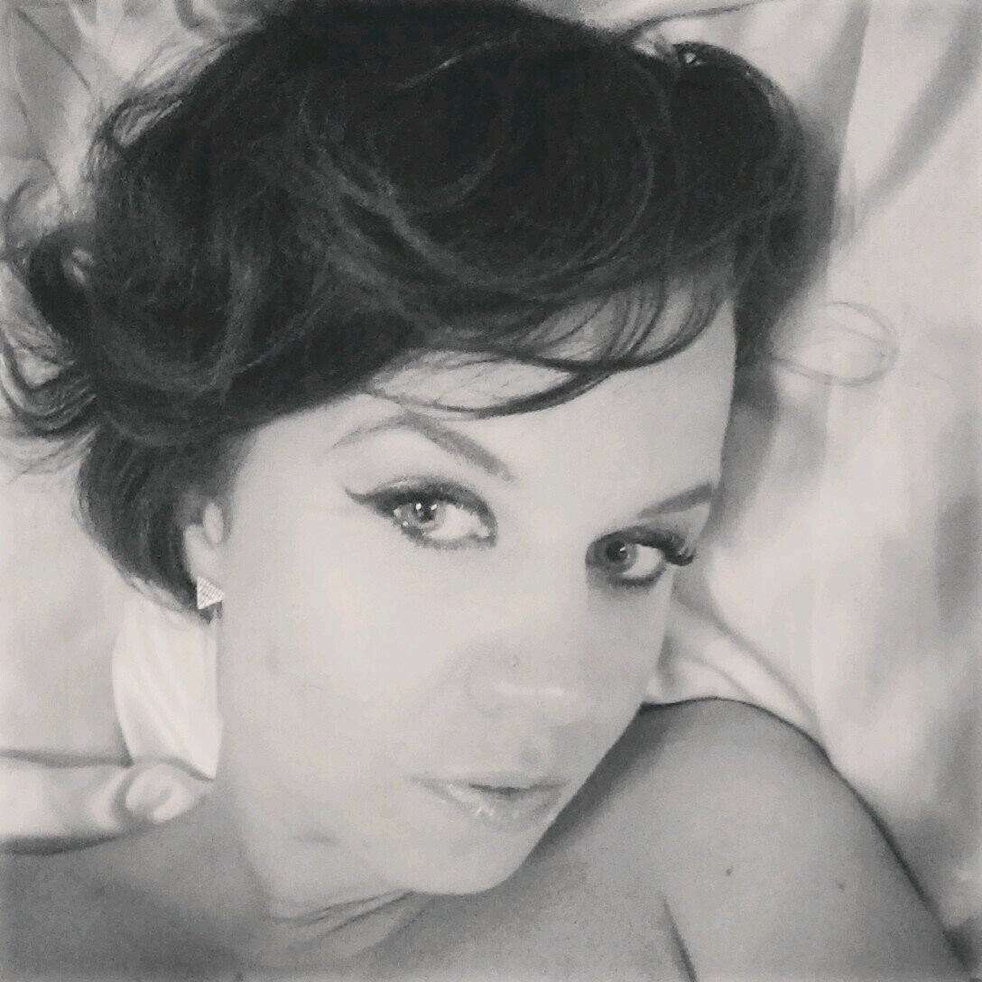 33 yrs young. Still looking for her divine purpose in life. Values people with a sense of humour and equal wittyness
