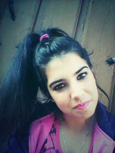 ♥No cambio por nadie,mejoro por quien se lo merece.♥
Hay que decir lo que se siente,no lo que queda bien.Prefiero andar con locos antes que con falsos.