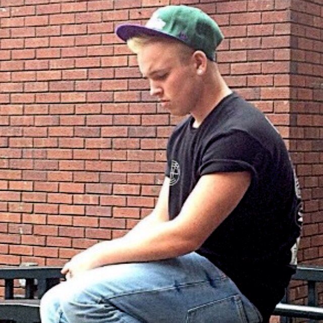 Ryan Shardlow, 18,qualified level 2 personal trainer, part time waiter,just your average lad, dm me for more