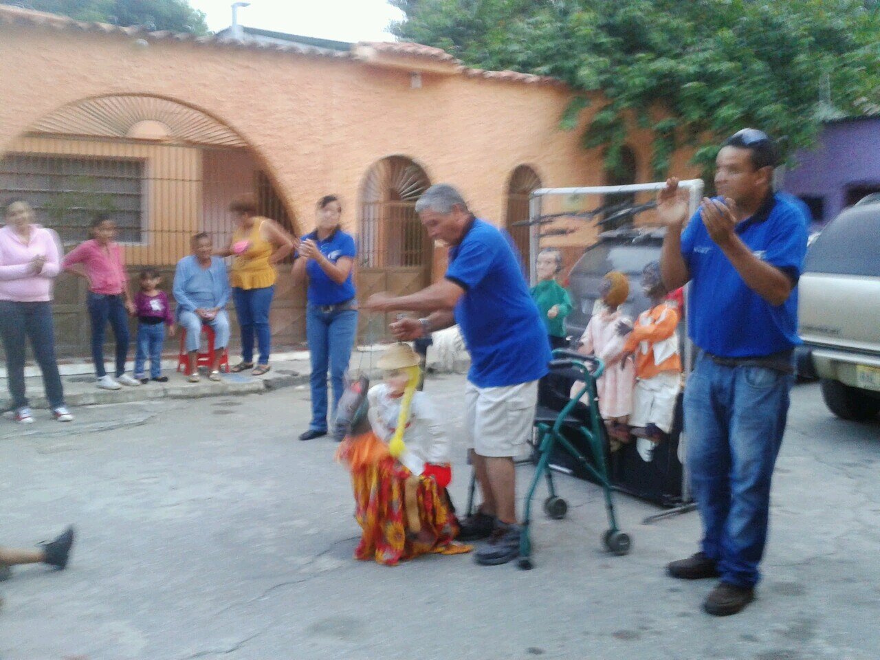 Director de teatro. Titiritero. Marionetista. TEATRO ESTUDIO1. Liccdo En Educación. Jubilado de la UCLA. Y DISCAPACITADO POR UNA INTERVENCIÓN QUIRUG DESDE 2007.