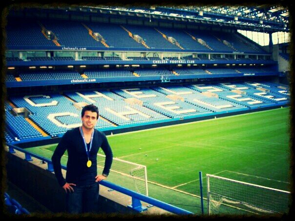 Como decia aquel poeta, que nunca dijo nada por que no le dio tiempo! O actuamos como lo que somos o como caballeros!!