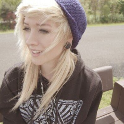 Holly Kenny On Twitter Dark Skinned Girls With Blonde Hair Need