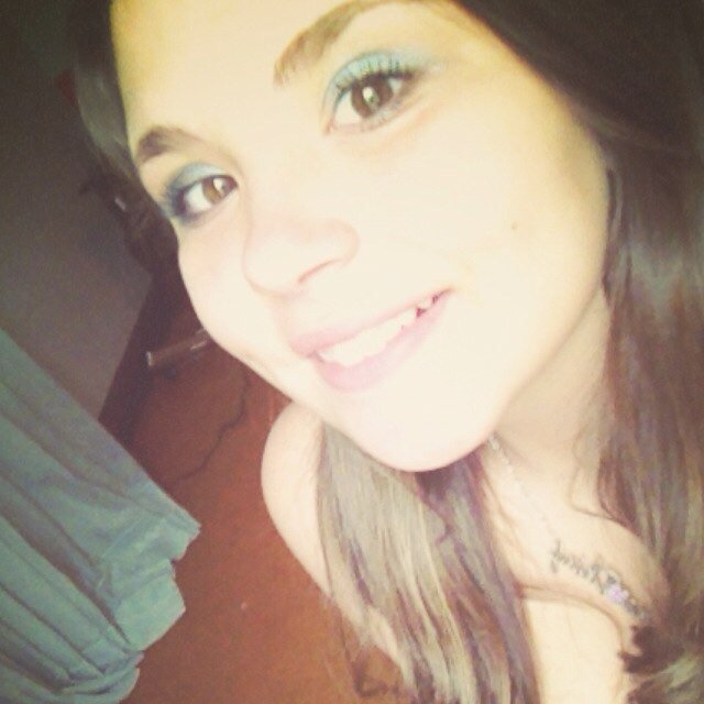 Im carefree and,love laughing,Im not perfect ,but i love being me.I play the guitar.  SINGLE!
