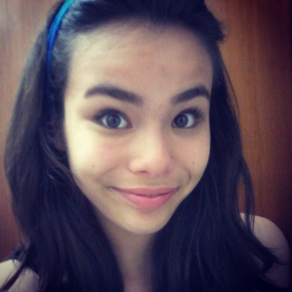13 years my name is Bruna i from Brazil :p XD.. i sing, draw, play guittar, play soccer and i am cool rs...my instagram: brunaahbrugui,my tumblr:brunabrugui