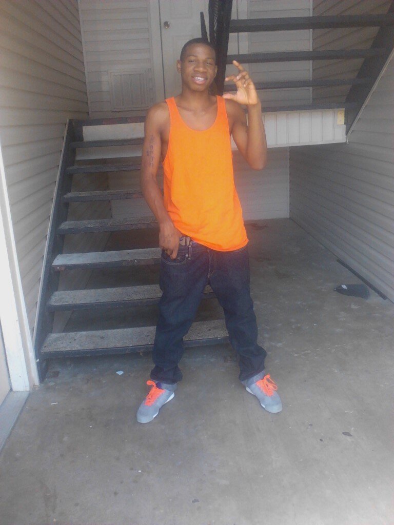 BITCH WE GOING DUMB ROUND HERE LOUD BLUNT'S WITH BIG GUN'S @_TiaraMariie.