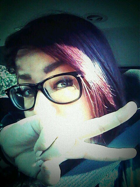 Skating is my life. Catch me on that softball field. 17 yrs old. Senior. Andrew and jackie are the mains 3333