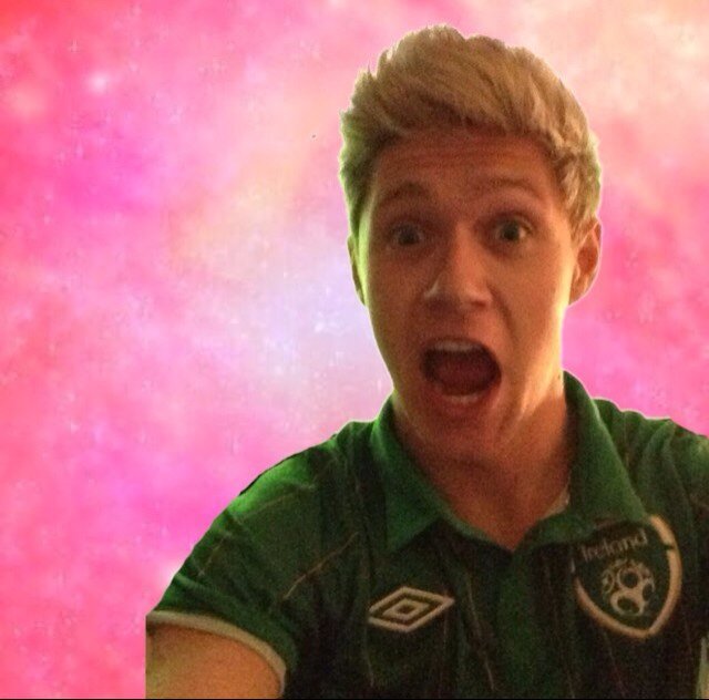 this is a free follow from @tornoverzouis so go follow her:) dont follow this acc and ask for a follow back.